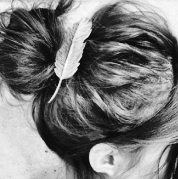 1LEFT| π3/$22π Silver Feather Hair Clip - Picture 2 of 7